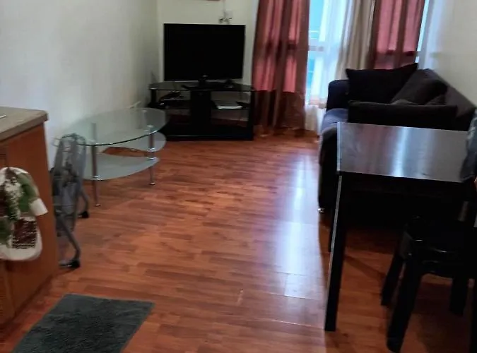 East Of Galleria Apartment *