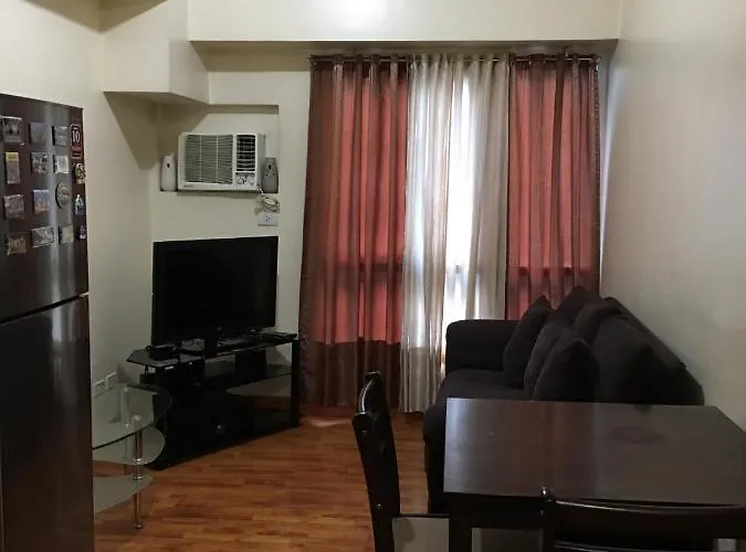 East Of Galleria Apartment *